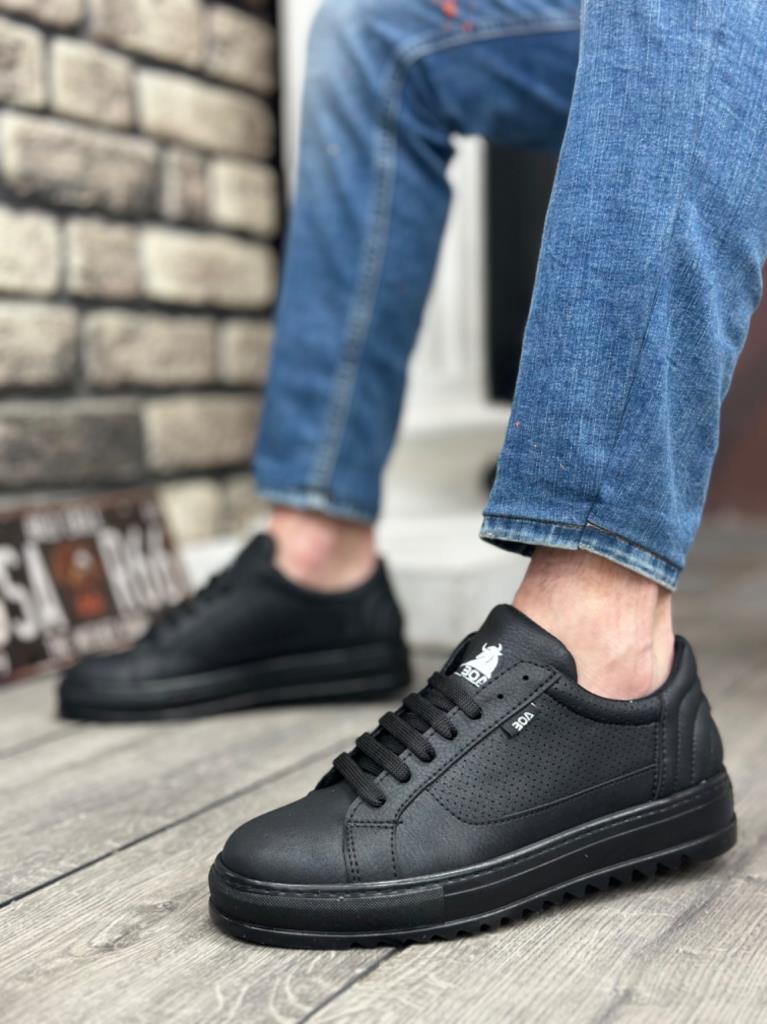 Men's Black Lace-Up Sports Shoes - Thick Tread Sole