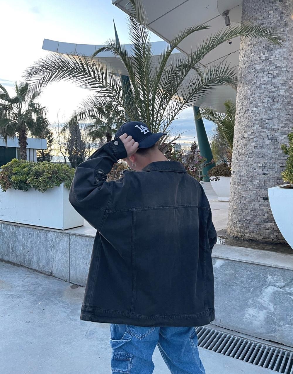 Men's Oversized Distressed Denim Jacket