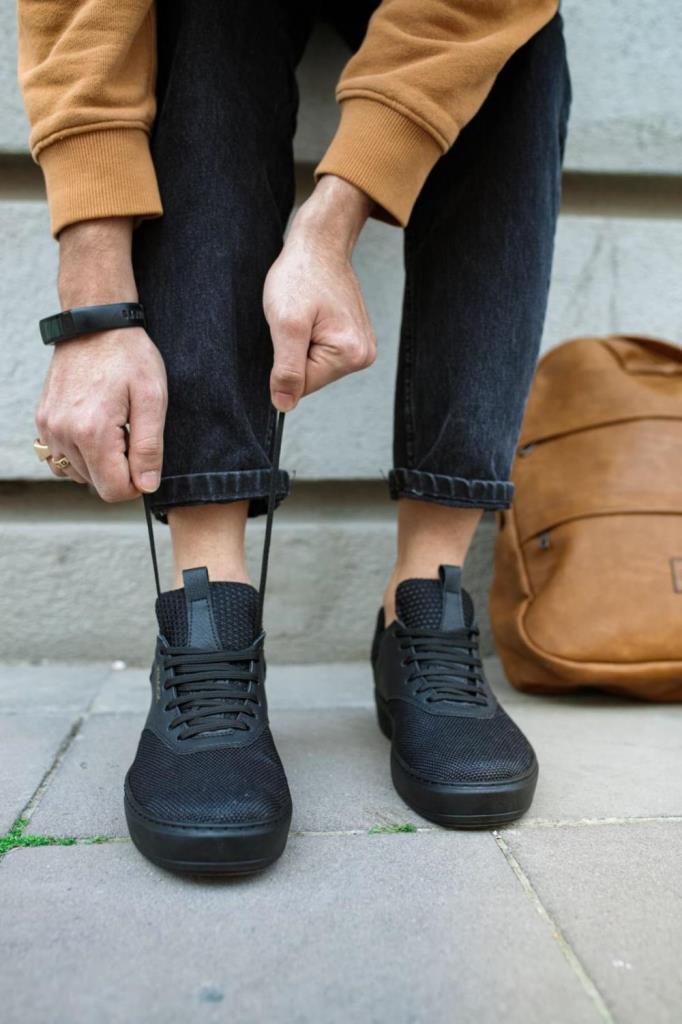 Knack Casual Shoe 056 Black (Black Sole)
